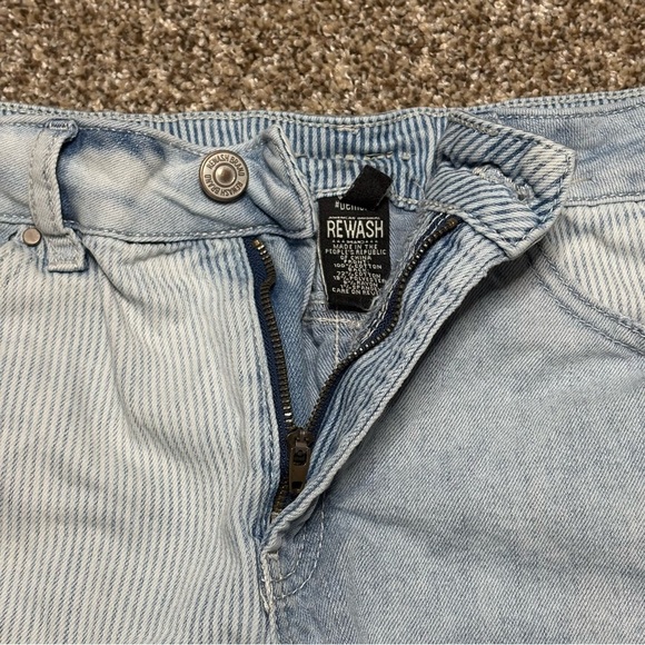 Rewash Women’s Light Blue Distressed Jean Shorts - Picture 4 of 9